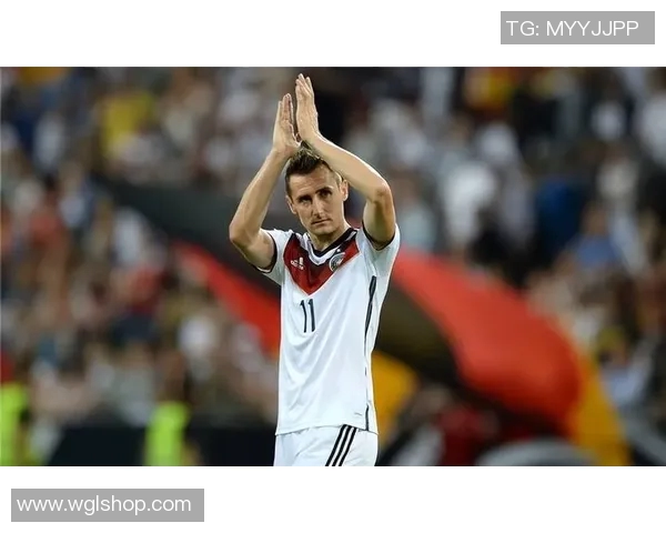 德国足球传奇克洛泽的职业生涯与辉煌成就全解析