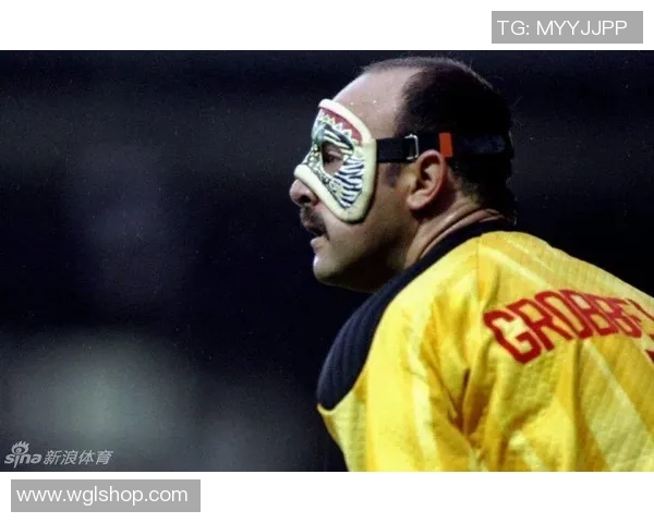 黑人足球明星面具造型展示引发热议的背后故事与文化意义解析