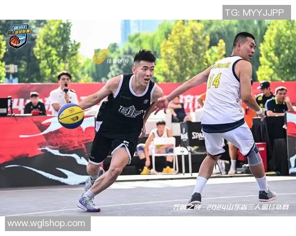 明星篮球场上激情对决精彩瞬间尽在体育场打篮球视频中