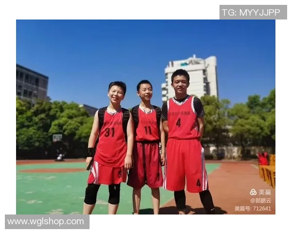 冬季儿童篮球明星服装推荐让小球员在寒冷天气中也能尽显风采 冬季儿童篮球明星服装推荐让小球员在寒冷天气中也能尽显风采